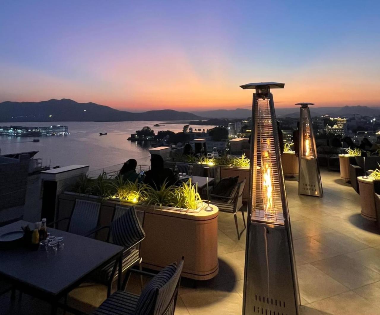 The Red Pier By Downtown Udaipur Hotel Kültér fotó
