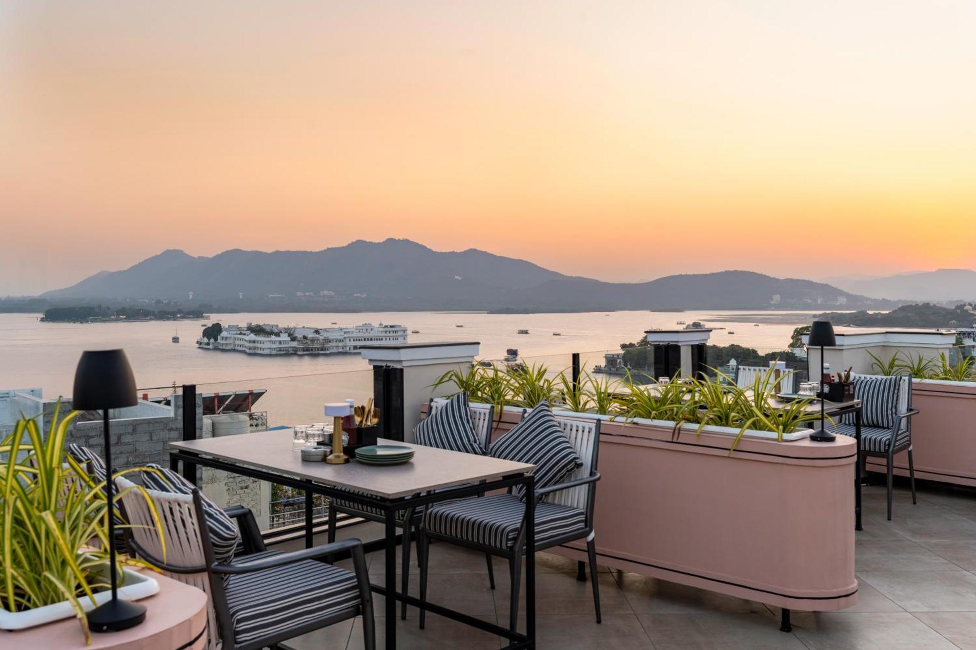 The Red Pier By Downtown Udaipur Hotel Kültér fotó